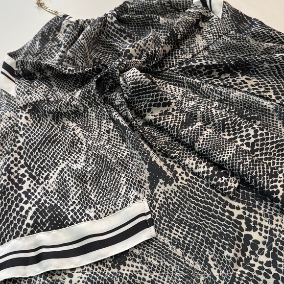 Express Snake Print Gold Chain Halter Top Handkerchief Hem Tie Back. Size XS - Picture 8 of 9